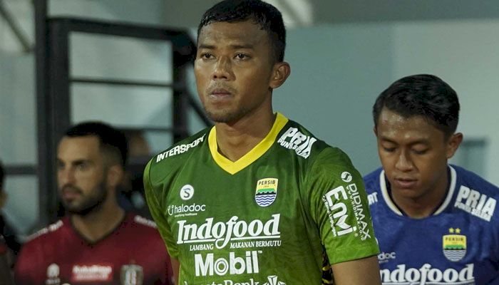 Kiper Persib Angkat Topi Pada Rekan-rekannya, Begini Alasan Teja Paku Alam